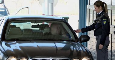 Stire din Eveniment : Este nevoie de o procură legalizată pentru a trece granița cu o mașină înmatriculată pe numele altei persoane
