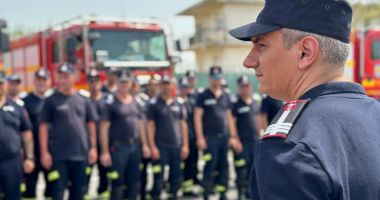 Stire din Eveniment : Alți 40 de pompieri români au plecat în Grecia, pentru a ajuta la stingerea incendiilor