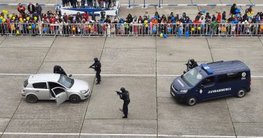 FOTO. Zi plină de bucurie și experiențe inedite, la Gruparea Mobilă „Tomis”, pentru sute de copii - 4