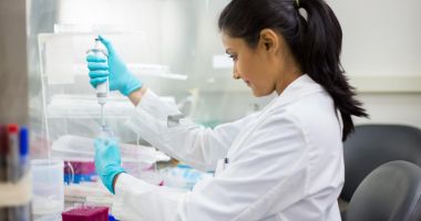 Stire din Social : Acces limitat, încă, la tratamente pentru bolnavii cu HIV/SIDA