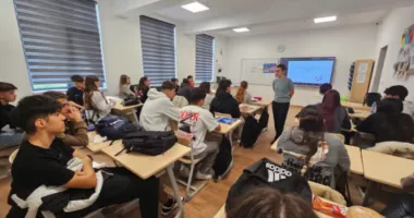Stire din Social : Dialog deschis cu elevii din Topraisar despre prevenția infecției cu HPV