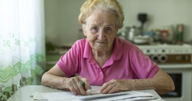 Stire din Social : Indemnizația pentru unii pensionari se va actualiza în raport cu valoarea punctului de referință