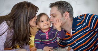Stire din Social : Indemnizaţia pentru creşterea copilului se acordă şi mamelor care au lucrat în afara graniţelor ţării