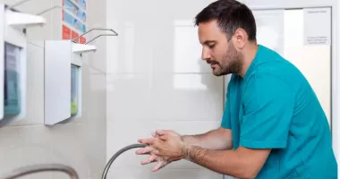 Stire din Social : Tinerii din Medgidia promovează sănătatea prin igiena mâinilor