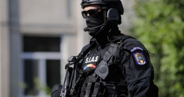 Stire din Eveniment : Percheziții în Constanța, într-un dosar de înșelăciune și fals informatic. Un suspect a fost reținut