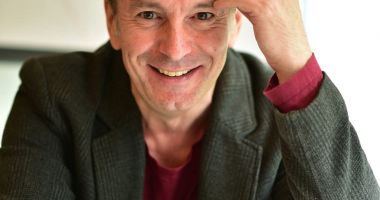 Stire din Cultură-Educație : Din seria ”Portret de autor”, scriitorul T.O. Bobe, față-n față cu constănțenii