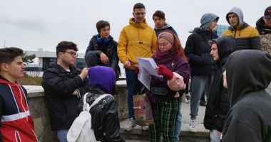 Stire din Cultură-Educație : ”Școala Altfel” pentru liceenii de la ”Dimitrie Leonida”