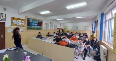 Stire din Cultură-Educație : Activități la Liceul Energetic, în cadrul proiectului „Dependenți de libertate”