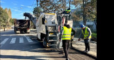 Stire din Social : Continuă lucrările de reabilitare a carosabilului pe strada Suceava