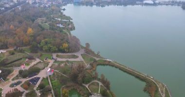 Stire din Social : Malurile lacului Tăbăcărie sunt consolidate şi reabilitate