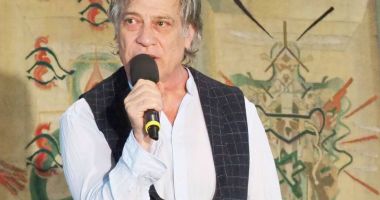 Stire din Cultură-Educație : Pentru a treia oară într-o săptămână, Marius Bodochi pe scena Casei de Cultură