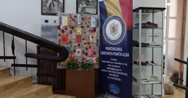 Stire din Eveniment : Activitate inedită la Penitenciarul Poarta Albă. Deținuții au confecționat mărțișoare