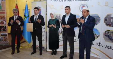 MOMENTE DE NEUITAT LA CUMPĂNA! MASA PRIETENIEI INTERETNICE, organizată de Administraţia Locală - 3