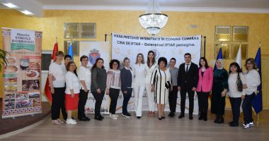 MOMENTE DE NEUITAT LA CUMPĂNA! MASA PRIETENIEI INTERETNICE, organizată de Administraţia Locală - 2