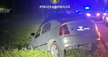 Stire din Eveniment : Dosar penal pentru un șofer băut care a parcat în șanț