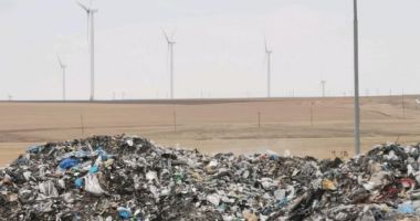 Stire din Social : Garda de Mediu: „De 3 ani deşeurile comunei Cogealac sunt abandonate pe o platformă neautorizată”