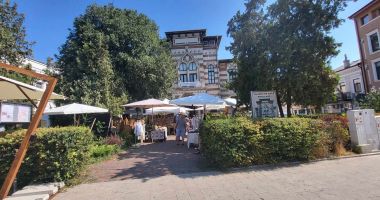 Stire din Cultură-Educație : Târg de meșteșuguri tradiționale, pe platoul din fața Muzeului de Artă Populară Constanța