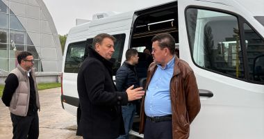 Stire din Social : Microbuze noi pentru elevii din judeţul Constanţa