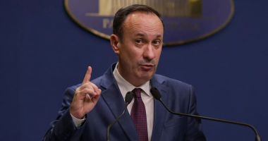 Stire din Politică-Administrație : Ministrul Adrian Câciu: Nu poţi cere copiilor să citească „Moara cu noroc”, când ei stau toată ziua cu ochii în tabletă