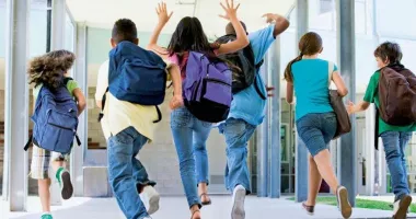 Elevii și profesorii se bucură de o zi liberă înainte de vacanța de vară