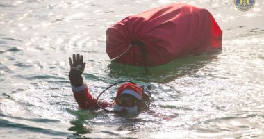Moș Crăciun Scafandru sosește în portul militar Constanța