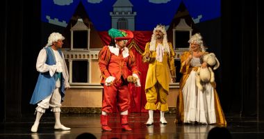 Stire din Cultură-Educație : Spectacolul „Motanul Încălțat”, în acest week-end, la Teatrul ”Căluțul de Mare”