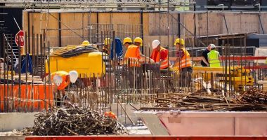 Stire din Social : Agenţi economici constănţeni, prinşi cu muncitori la negru