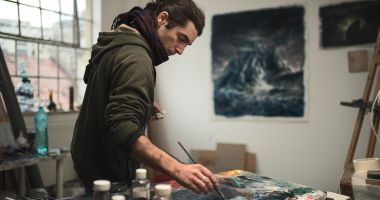 Stire din Cultură-Educație : Astăzi, la Muzeul de Artă, vernisajul expoziției ”Tot ce ai văzut se va împlini”, de Andrei Gamarț