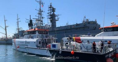GALERIE FOTO. Polițiștii de frontieră constănțeni, salvatori pentru migranți în Marea Mediterană - 3