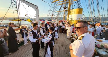 Stire din Eveniment : Recepţie oficială şi diplomaţie navală la bordul Navei-Şcoală „Mircea”, în portul La Seyne sur Mer din Toulon