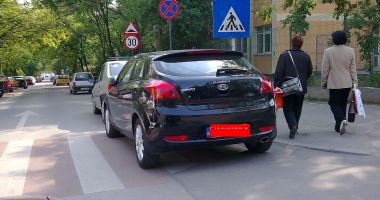 Stire din Social : Opririle și staționările neregulamentare, sancționate de polițiştii locali