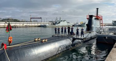 Opt militari din Forțele Navale Române, instruiţi la bordul unui submarin