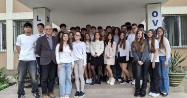 Stire din Cultură-Educație : Ajutaţi-i pe micii „arhitecţi ai spaţiului” de la Liceul „Ovidius” să ne reprezinte peste hotare!