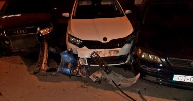 PRĂPĂD: ȘASE MAȘINI PARCATE, FĂCUTE PRAF! Șoferul a fugit! - 2