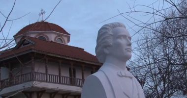 Stire din Cultură-Educație : IPS Teodosie va oficia un parastas la monumentul lui Mihai Eminescu, de la Dervent