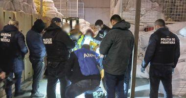 Stire din Eveniment : VIDEO. PERCHEZIȚII la un DEPOZIT de haine second hand. Au fost găsite 180 de tone de DEȘEURI