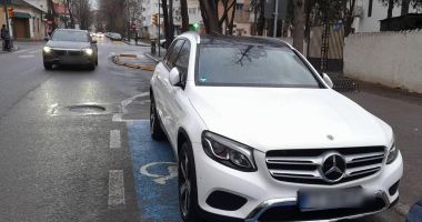 Stire din Eveniment : Peste 100 de sancţiuni şi 12 maşini ridicate, din cauza parcărilor pe locurile destinate persoanelor cu dizabilități