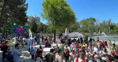 Stire din Social : O zi plină de activități. Parcul Gării devine tărâmul copiilor de 1 Iunie