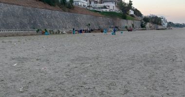 Stire din Social : Plajele româneşti, igienizate cu ajutorul voluntarilor