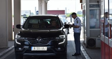 Stire din Eveniment : Jucării, îmbrăcăminte și încălțăminte pentru copii, contrafăcute, reținute de inspectorii vamali