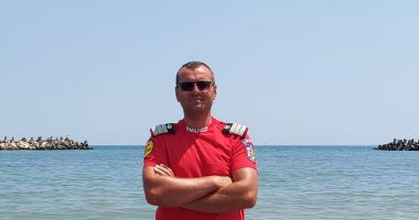 Stire din Eveniment : PORTRET DE SALVATOR. Este pompier de două decenii și spune că acesta i-a fost destinul