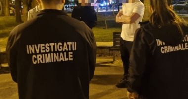 Stire din Eveniment : Polițiștii au mers prin baruri și cafenele pentru a-i sfătui pe tineri să nu se drogheze