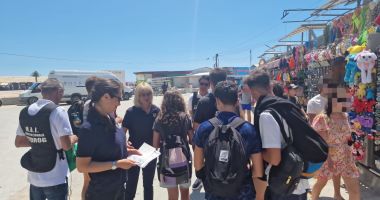 Stire din Eveniment : Sfaturi antidrog, împărțite de polițiști pe plajele din Costinești și Eforie