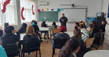 Stire din Eveniment : Polițiștii, prezenți în școlile din Poarta Albă și Castelu, cu sfaturi pentru prevenirea infracțiunilor