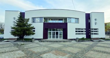 Stire din Politică-Administrație : Primăria Ovidiu a finalizat lucrările privind eficiența energetică a Centrului Cultural „Elena Roizen”