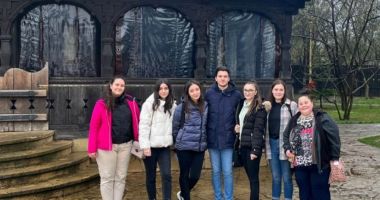 Stire din Social : Studenţii medicinişti au petrecut o zi alături de copiii de la Centrul „Delfinul”