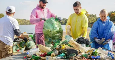 Stire din Social : Dunărea, curățată de tone de plastic. Șase țări au participat la o amplă acțiune ecologică