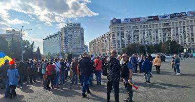Stire din Social : Nemulţumiţi de recalcularea pensiilor, nevăzătorii au ieşit în stradă