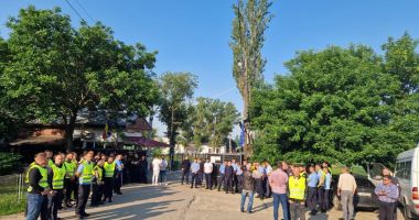 FOTO. PROTEST LA PENITENCIARUL POARTA ALBĂ. „Este un prim avertisment. Oamenii nu mai vor să facă ore suplimentare” - 2