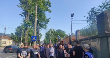 FOTO. PROTEST LA PENITENCIARUL POARTA ALBĂ. „Este un prim avertisment. Oamenii nu mai vor să facă ore suplimentare” - 3